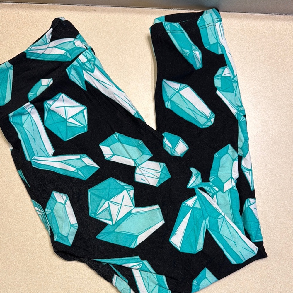 LuLaRoe Black and Green Leggings with Diamond  Design